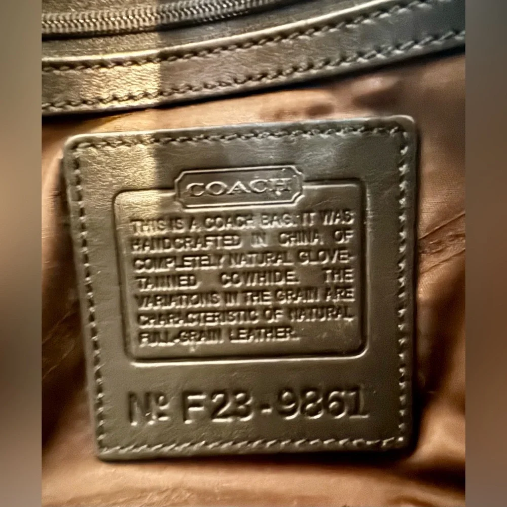 Vintage Coach Legacy 9861 Navy Leather Shoulder Bag - Picture 8 of 9